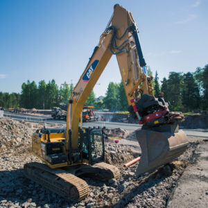 Koneet ja kapasiteetti: Kaivinkoneet - Maanrakennus J. Karell