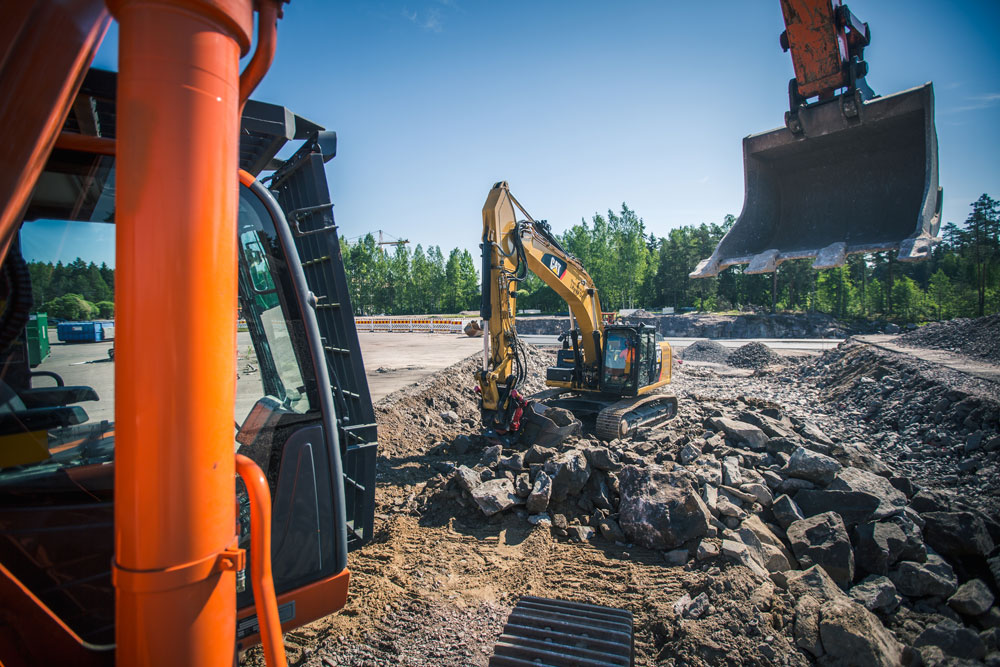 Koneet ja kapasiteetti - Maanrakennus J. Karell
