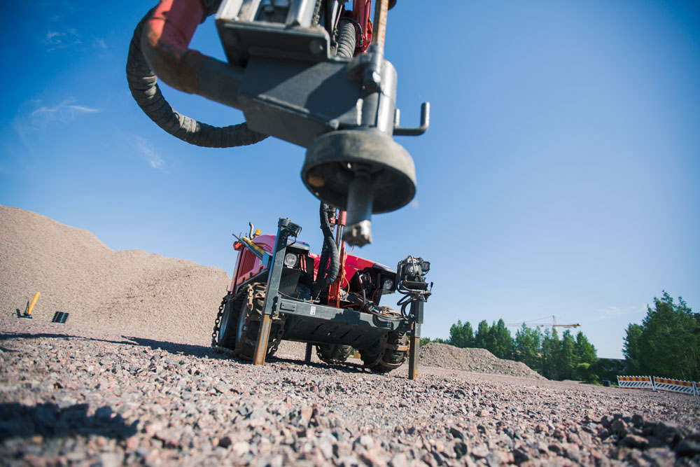 Palvelut: Kallioporaus ja railoporaus - Maanrakennus J. Karell
