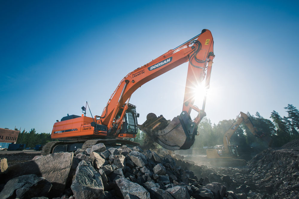 Palvelut: Maanrakennus - Maanrakennus J. Karell Oy