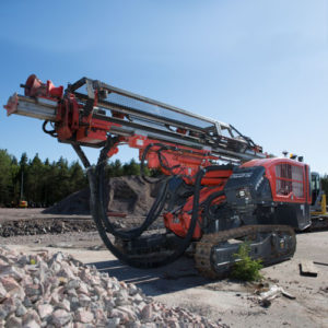 Koneet ja kapasiteetti: Poravaunut - Maanrakennus J. Karell